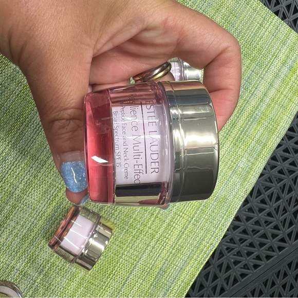 Estee Lauder Resilience Multi-Effect Face Cream and night cream Set - Picture 2 of 6